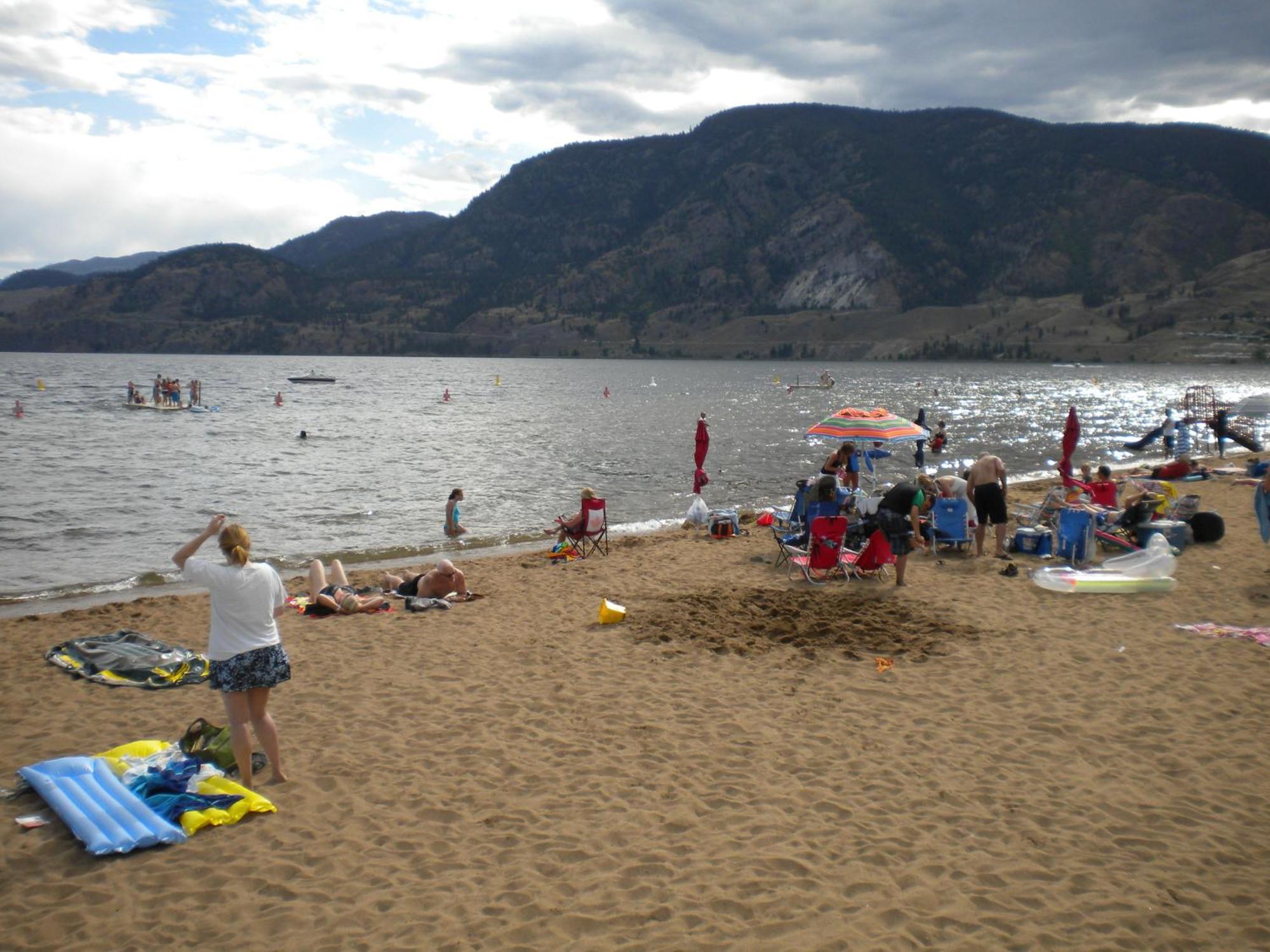 Holiday House Motel Penticton Ngoại thất bức ảnh