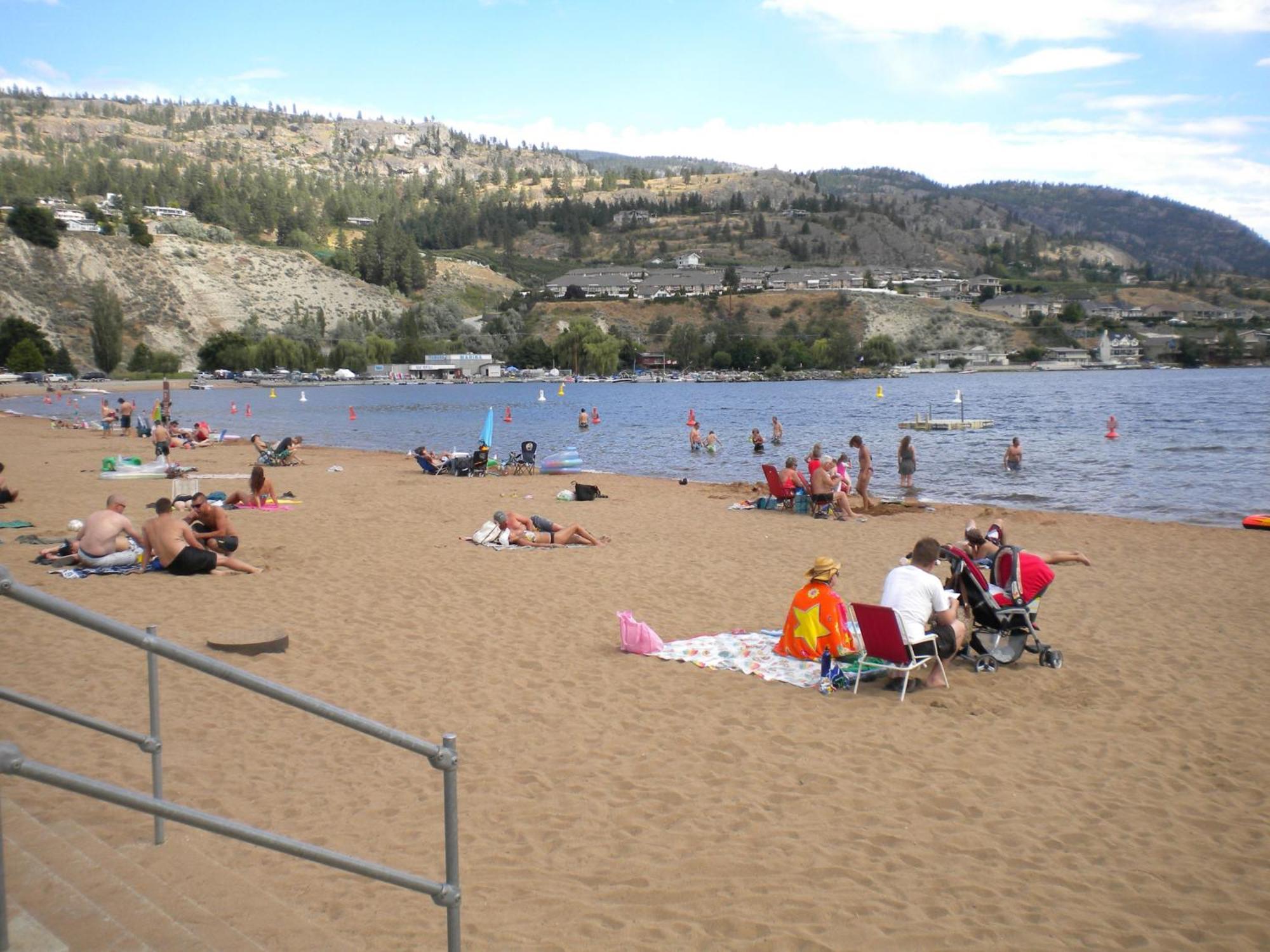 Holiday House Motel Penticton Ngoại thất bức ảnh