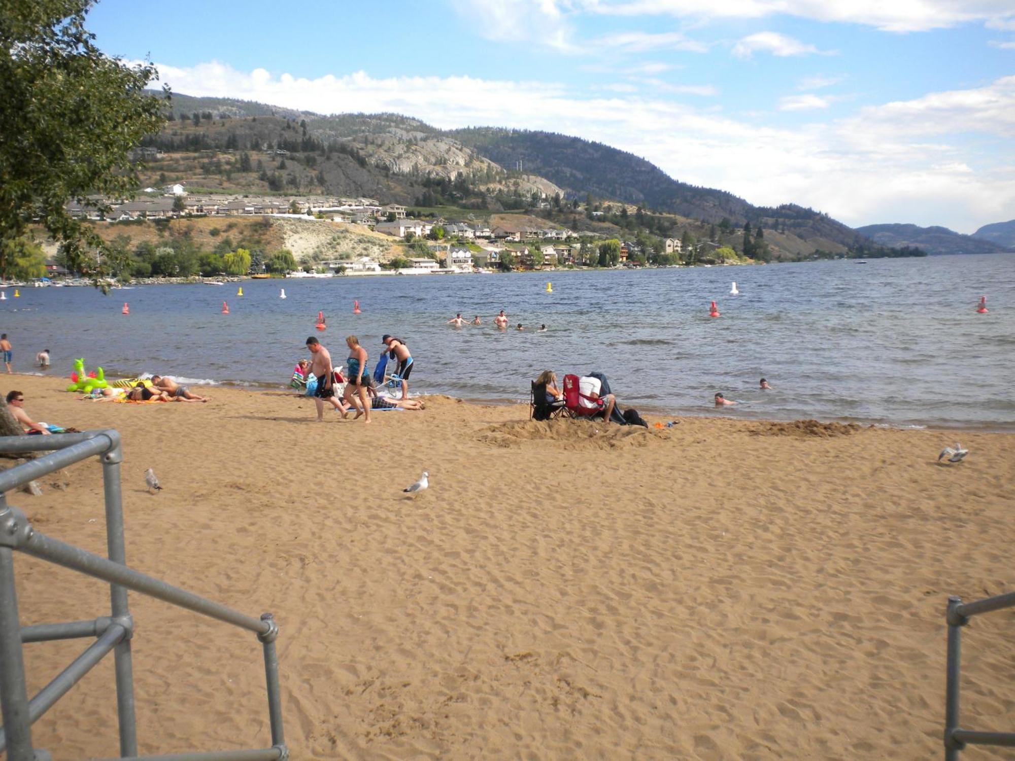 Holiday House Motel Penticton Ngoại thất bức ảnh