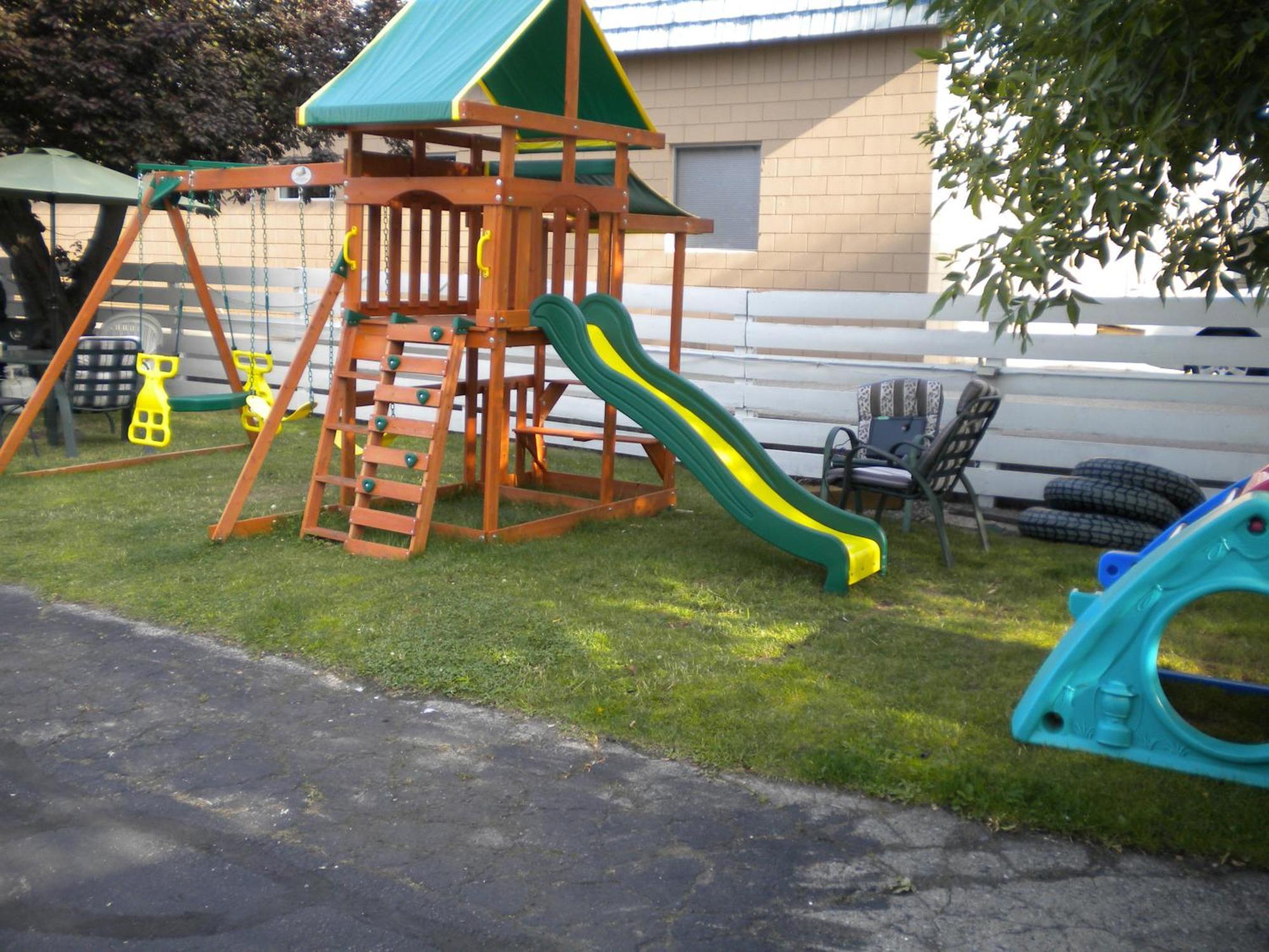 Holiday House Motel Penticton Ngoại thất bức ảnh