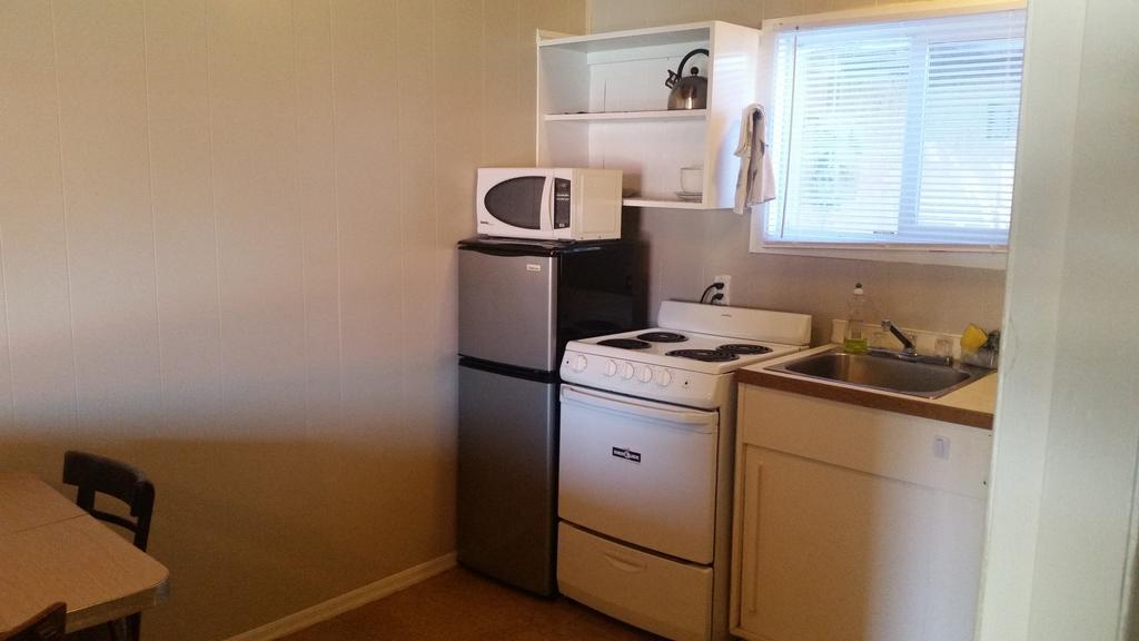 Holiday House Motel Penticton Ngoại thất bức ảnh