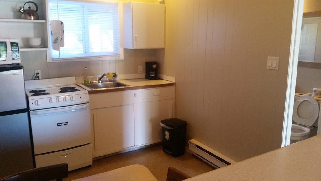 Holiday House Motel Penticton Ngoại thất bức ảnh