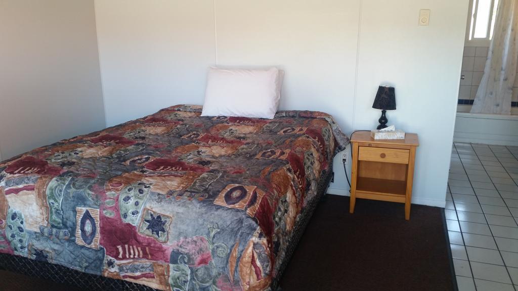Holiday House Motel Penticton Ngoại thất bức ảnh