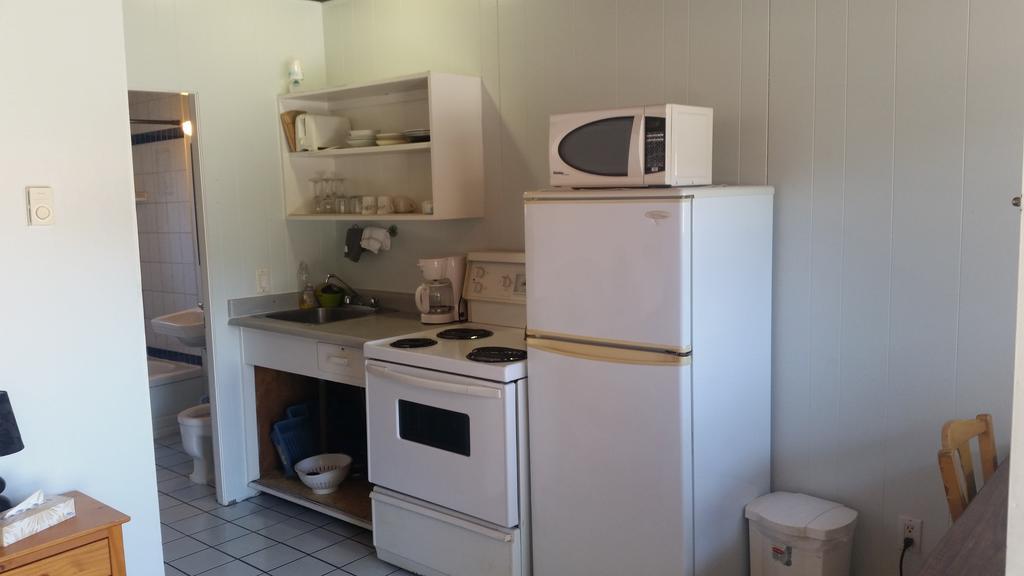Holiday House Motel Penticton Ngoại thất bức ảnh