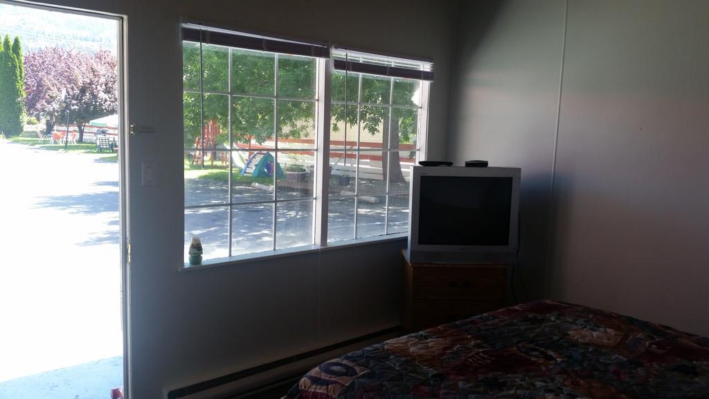 Holiday House Motel Penticton Ngoại thất bức ảnh
