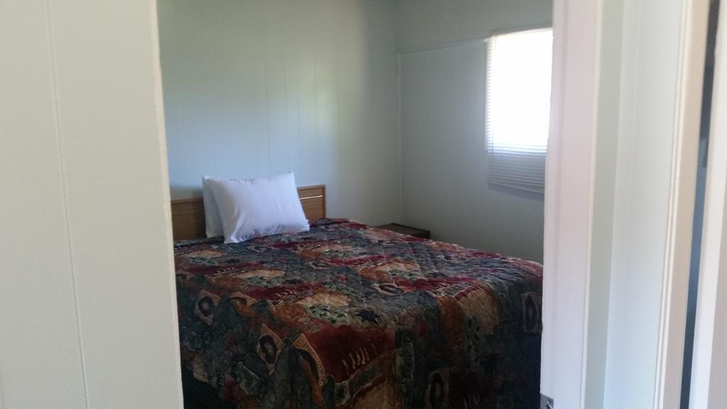 Holiday House Motel Penticton Ngoại thất bức ảnh