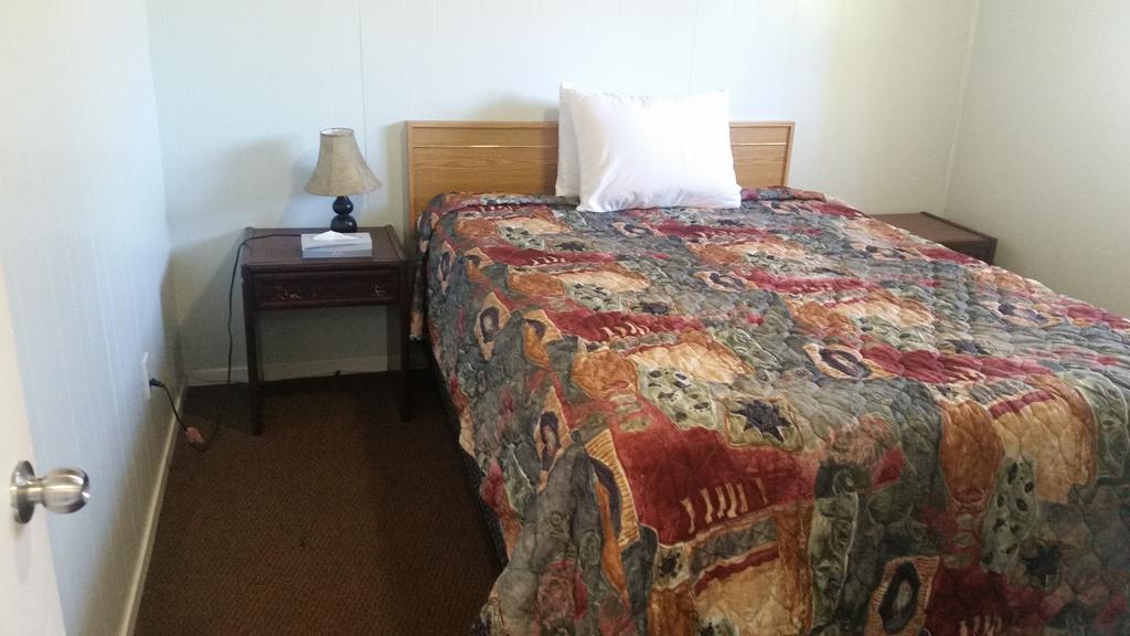 Holiday House Motel Penticton Ngoại thất bức ảnh