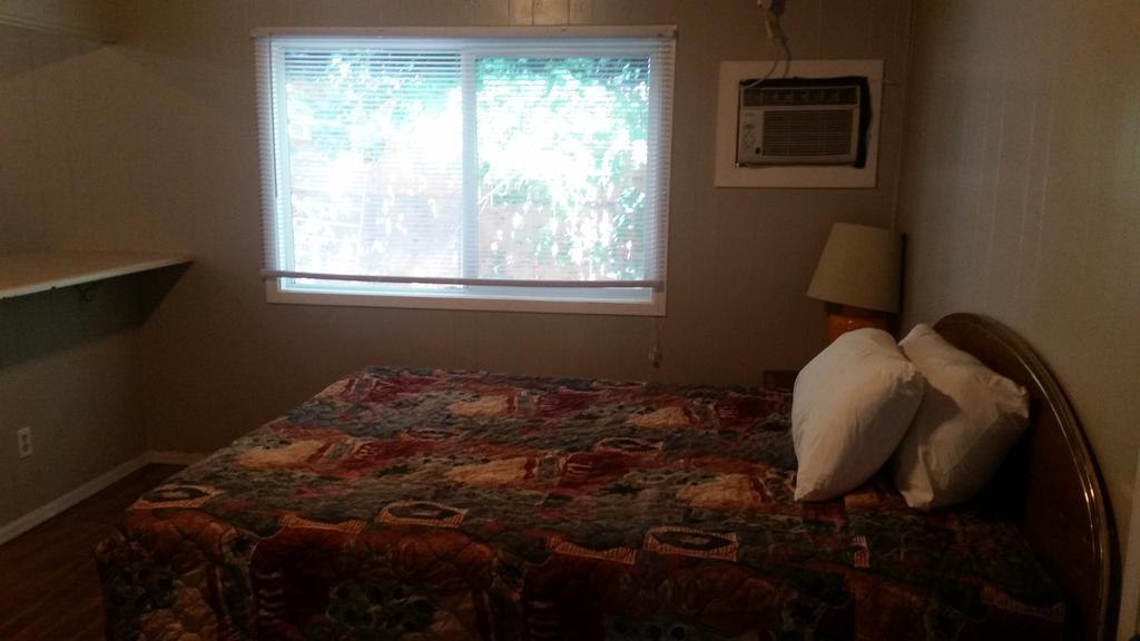 Holiday House Motel Penticton Ngoại thất bức ảnh