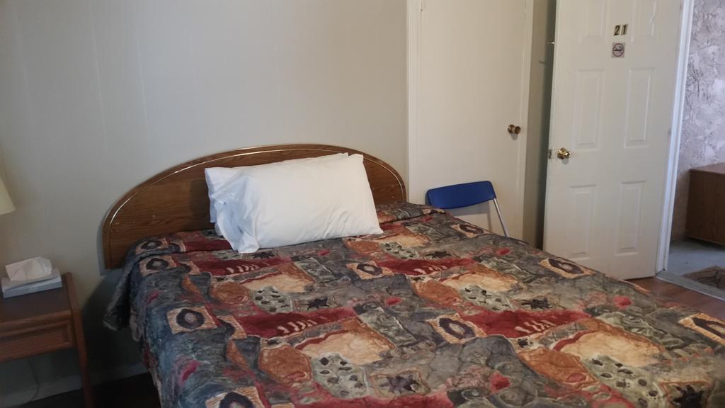 Holiday House Motel Penticton Ngoại thất bức ảnh