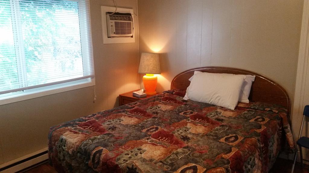 Holiday House Motel Penticton Ngoại thất bức ảnh