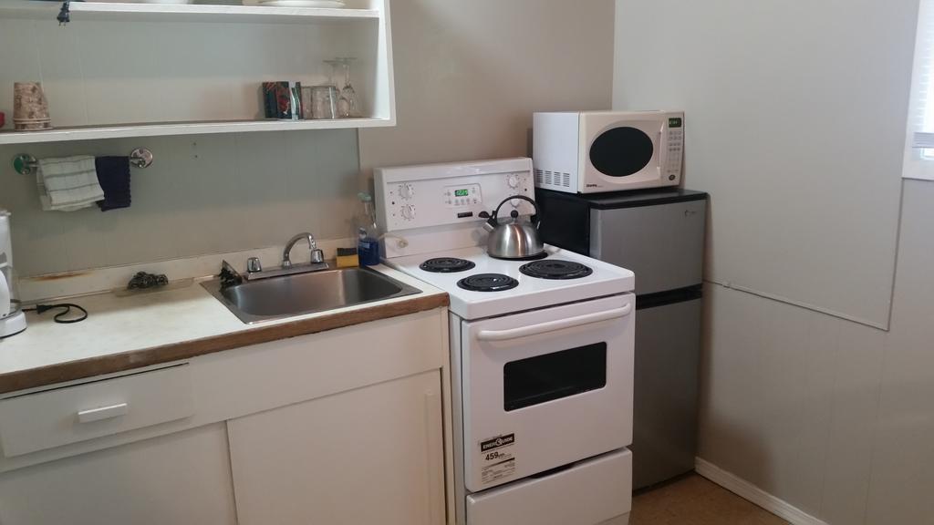 Holiday House Motel Penticton Ngoại thất bức ảnh