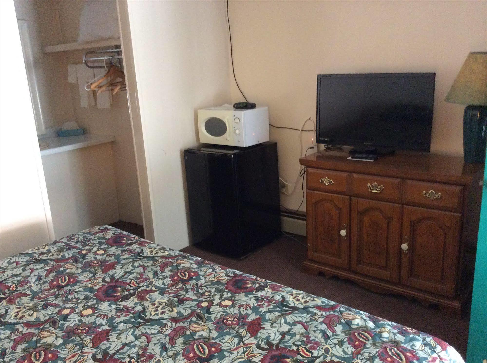 Holiday House Motel Penticton Ngoại thất bức ảnh