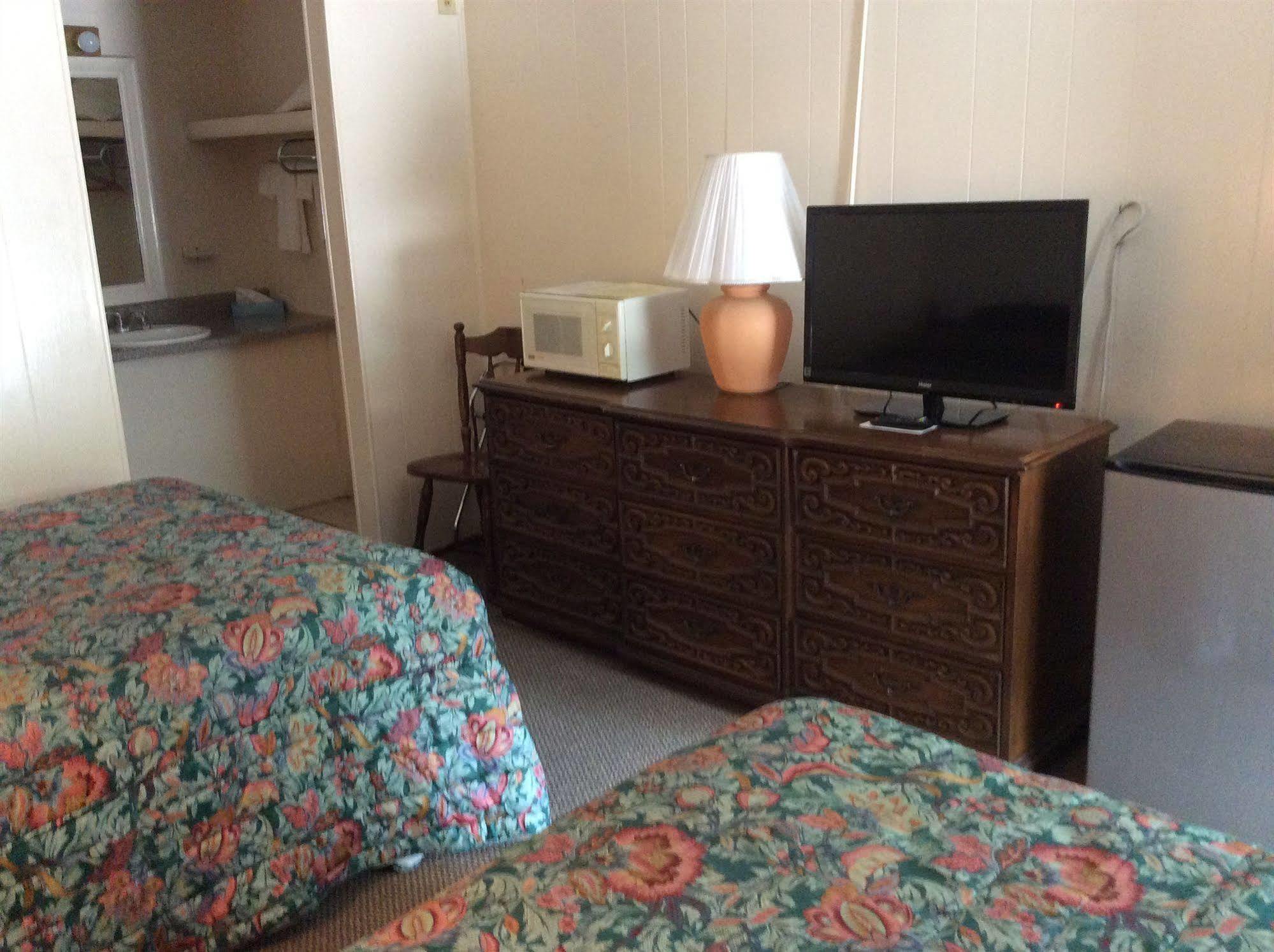 Holiday House Motel Penticton Ngoại thất bức ảnh