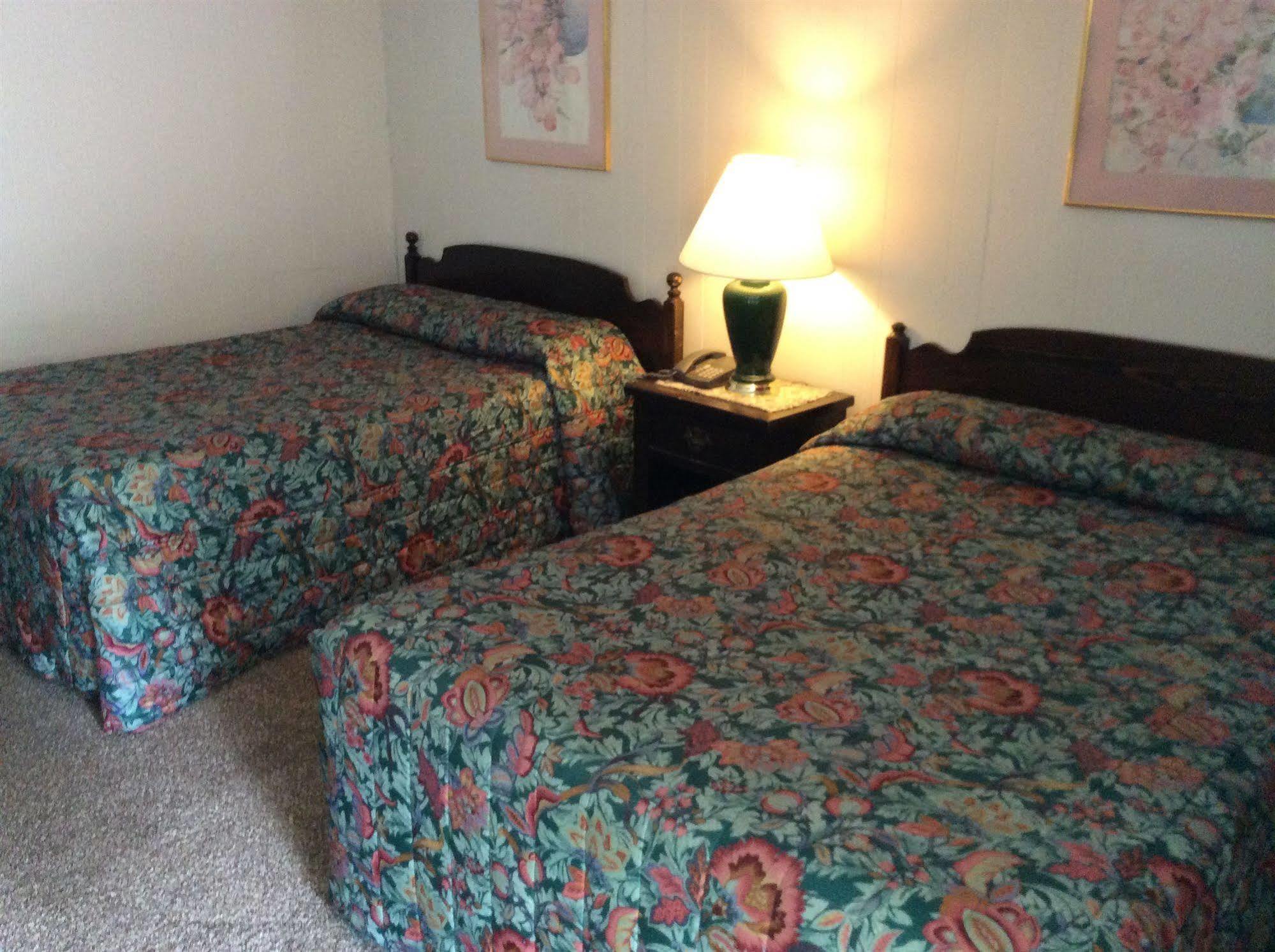 Holiday House Motel Penticton Ngoại thất bức ảnh