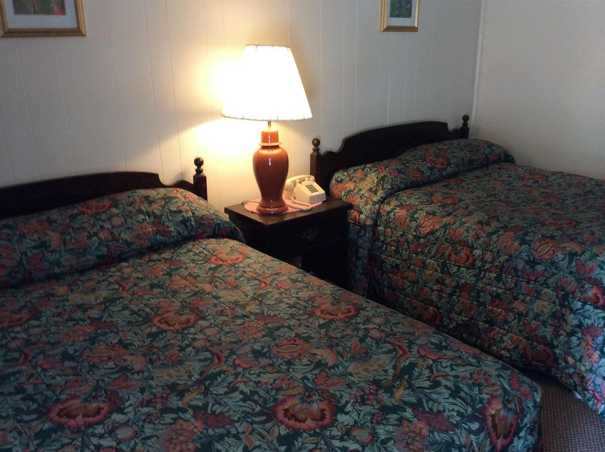 Holiday House Motel Penticton Ngoại thất bức ảnh