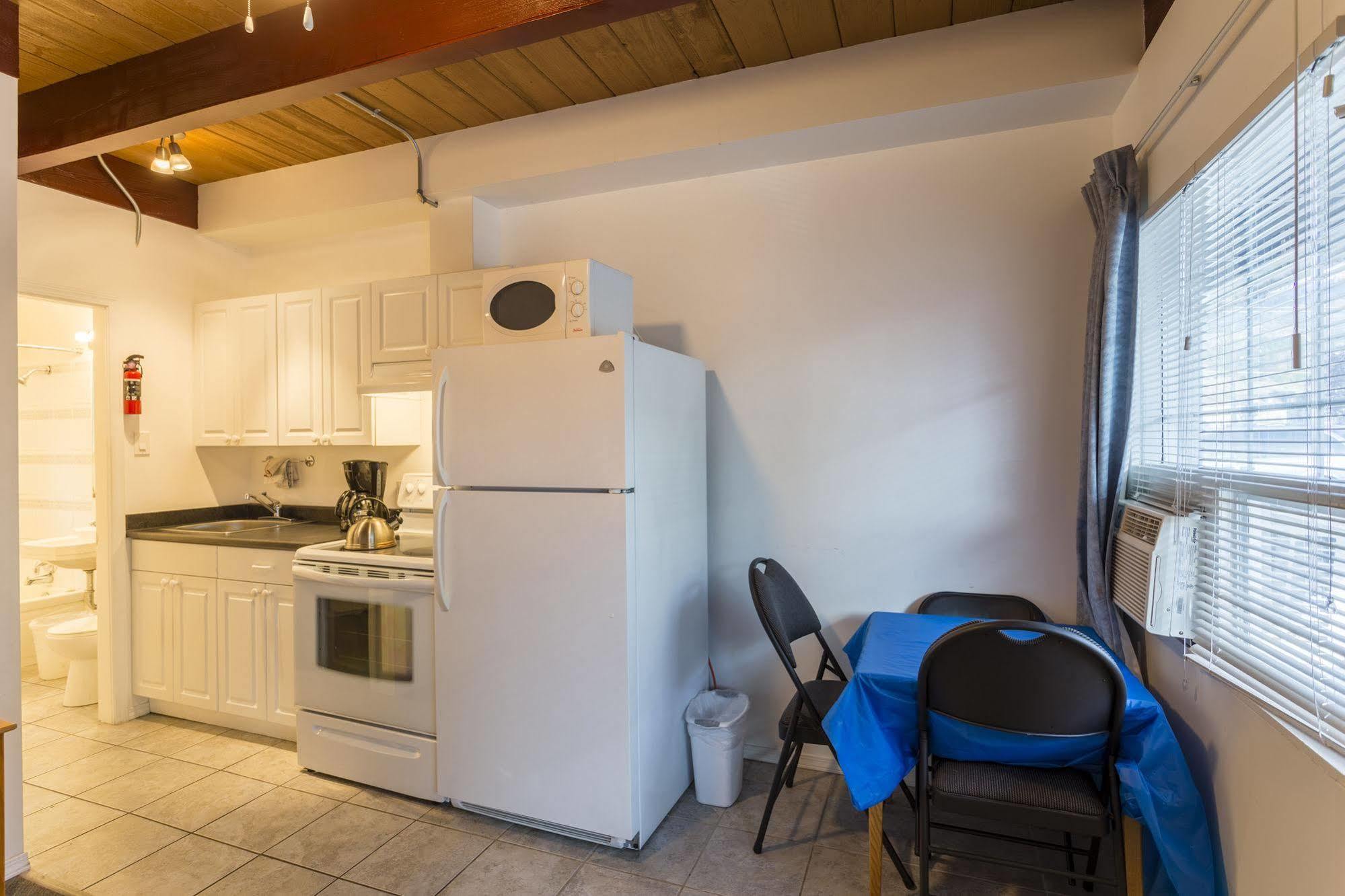 Holiday House Motel Penticton Ngoại thất bức ảnh