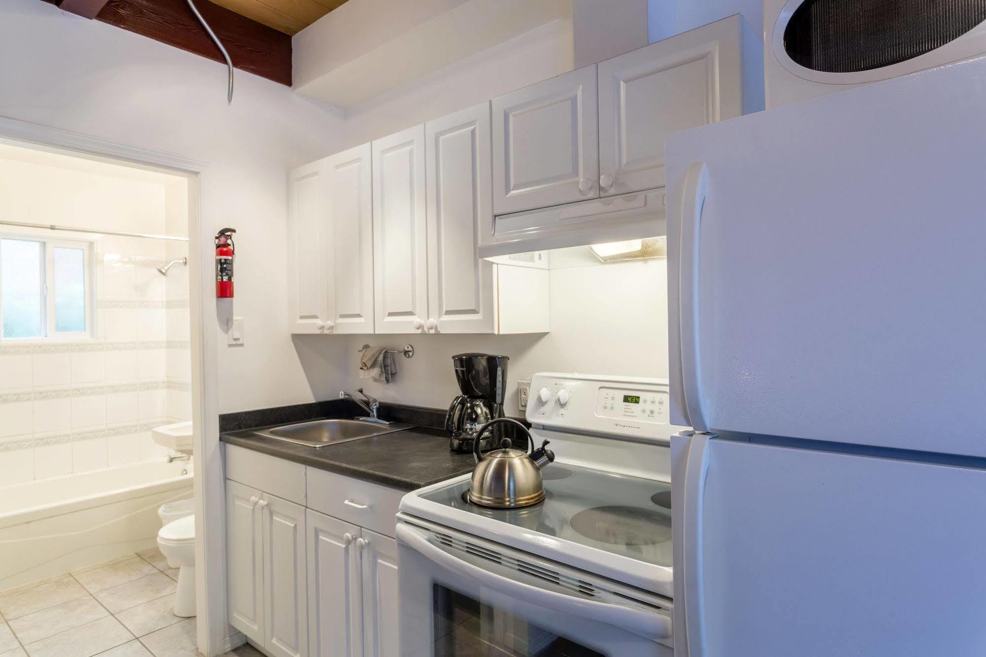 Holiday House Motel Penticton Ngoại thất bức ảnh
