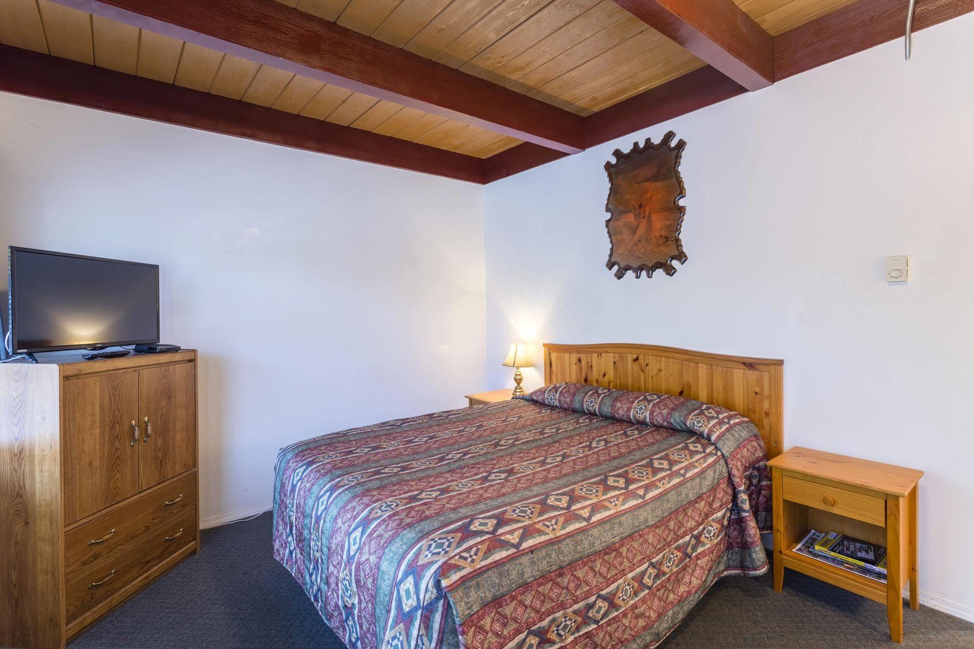 Holiday House Motel Penticton Ngoại thất bức ảnh