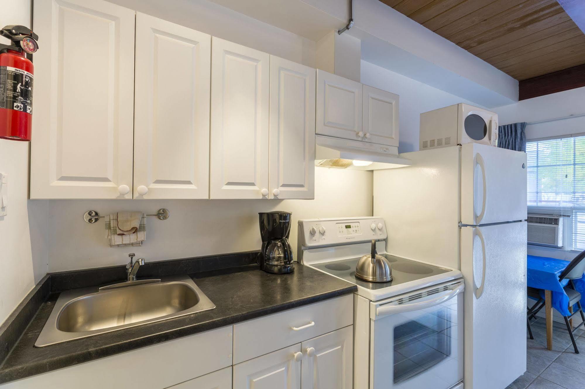 Holiday House Motel Penticton Ngoại thất bức ảnh